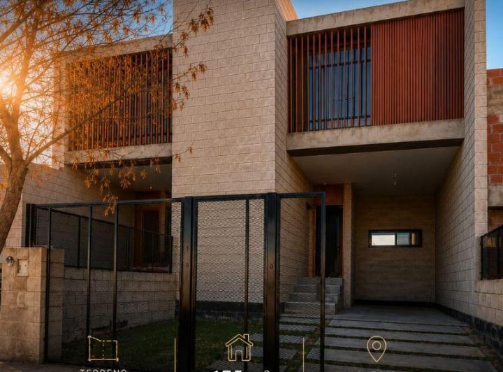 Casa · 175m² · 8 Ambientes · 2 Cocheras