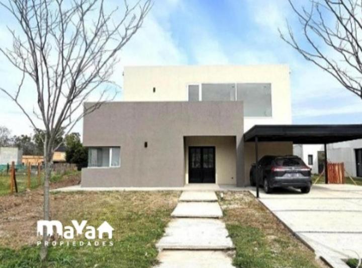 Casa · 270m² · 4 Ambientes · 2 Cocheras