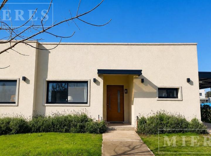 Casa · 133m² · 5 Ambientes · 1 Cochera