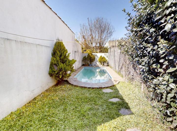 Casa · 103m² · 5 Ambientes · 2 Cocheras