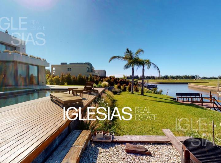 Casa · 358m² · 6 Ambientes · 3 Cocheras