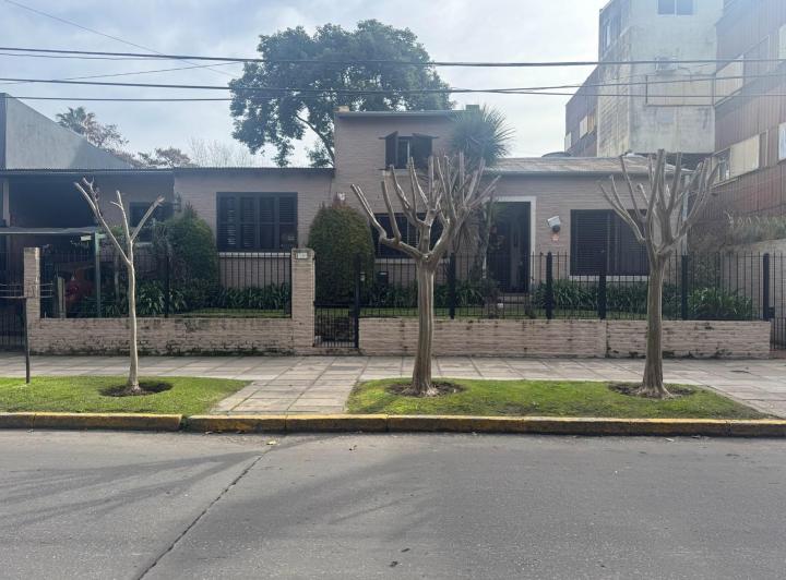 Casa · 344m² · 4 Ambientes · 3 Cocheras