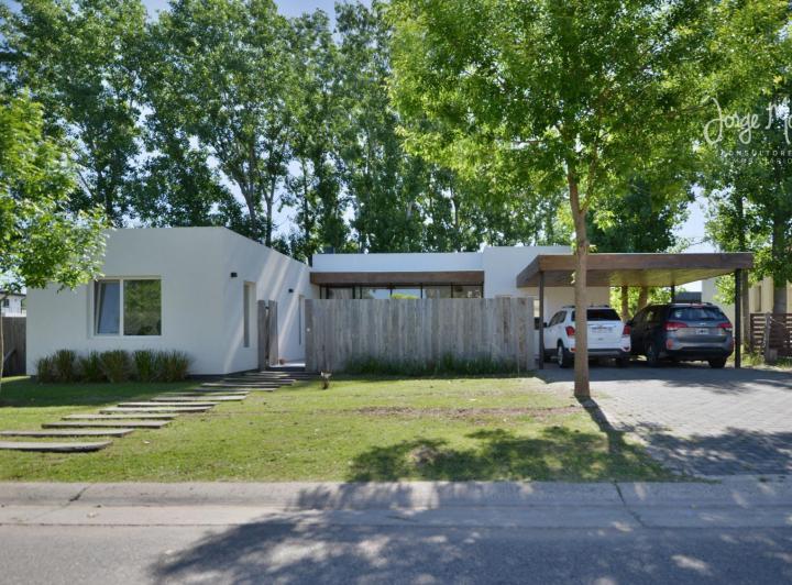 Casa · 160m² · 3 Dormitorios · 1 Cochera