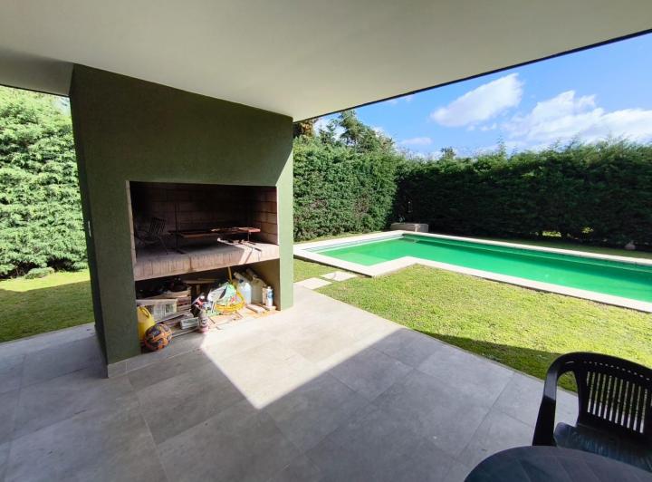 Casa · 205m² · 4 Ambientes · 1 Cochera