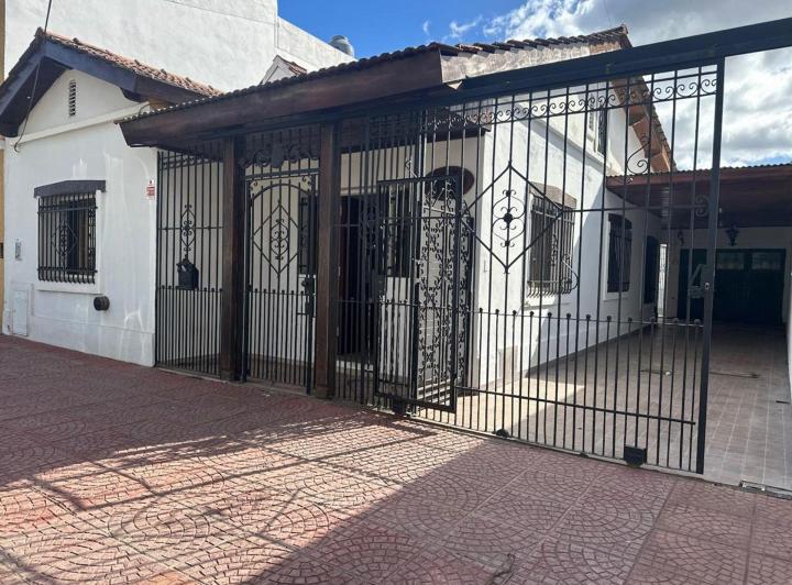 Casa · 131m² · 4 Ambientes · 2 Cocheras