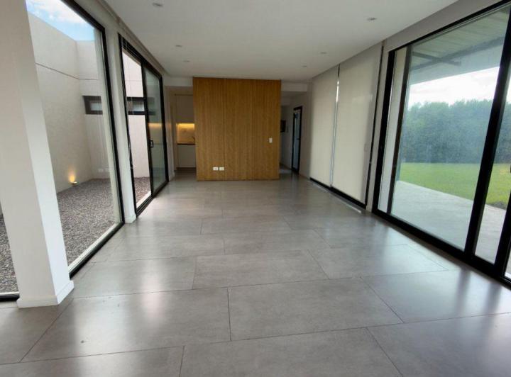 Casa · 147m² · 4 Ambientes · 2 Cocheras