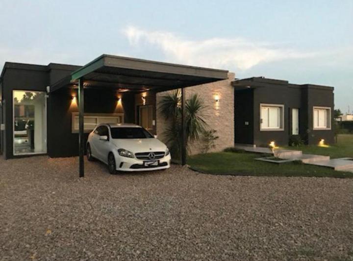 Casa · 180m² · 5 Ambientes · 1 Cochera