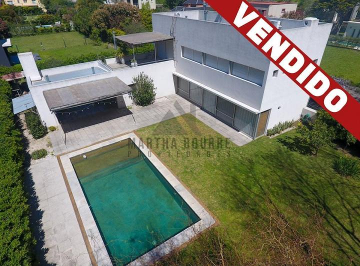 Casa · 214m² · 5 Ambientes · 2 Cocheras