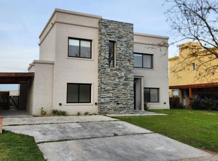 Casa · 170m² · 5 Ambientes · 3 Cocheras