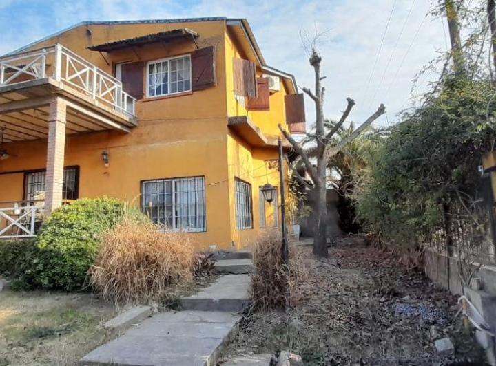 Casa · 210m² · 5 Ambientes · 1 Cochera