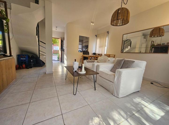 Casa · 100m² · 4 Ambientes · 2 Cocheras