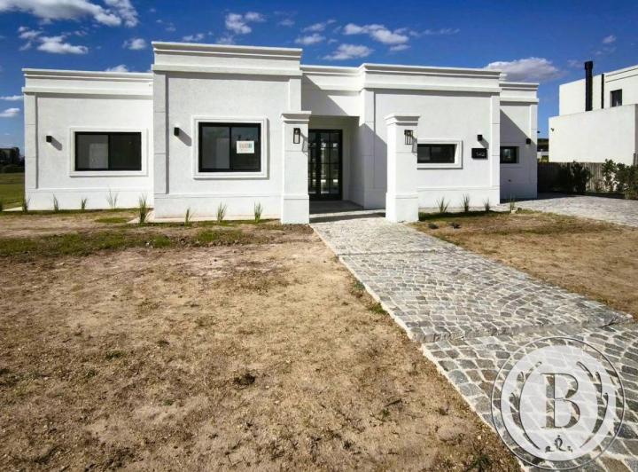 Casa · 184m² · 4 Ambientes · 1 Cochera