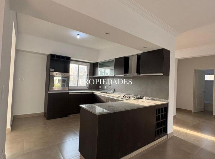 Casa · 120m² · 4 Ambientes · 3 Cocheras