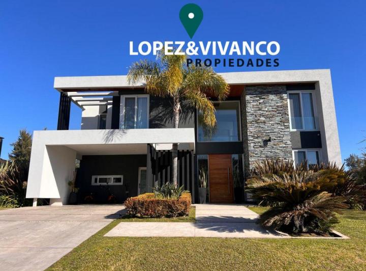 Casa · 247m² · 6 Ambientes · 2 Cocheras