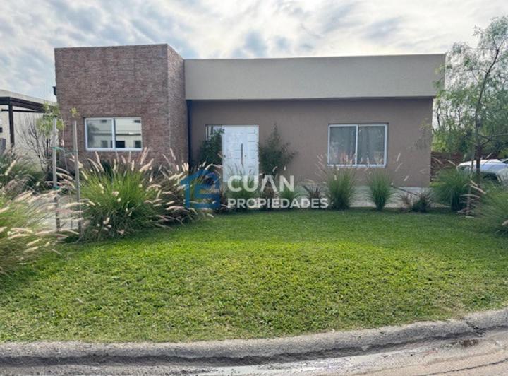 Casa · 130m² · 4 Ambientes · 4 Cocheras