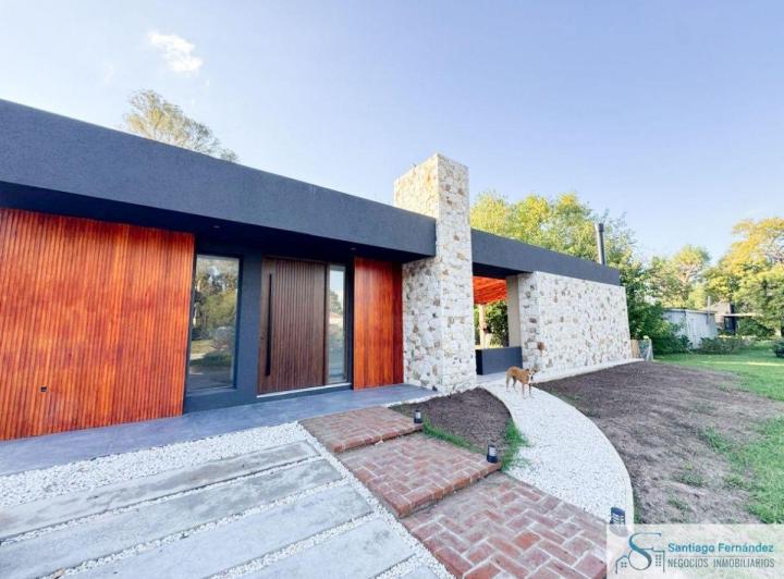 Casa · 145m² · 4 Ambientes · 2 Cocheras