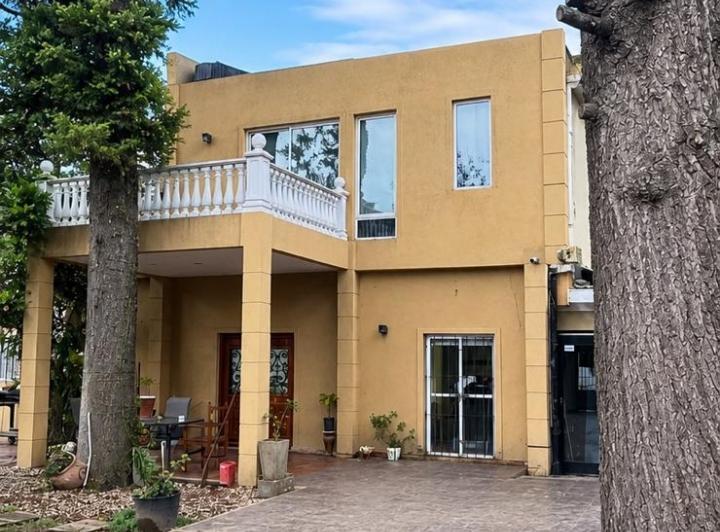 Casa · 420m² · 4 Ambientes · 1 Cochera