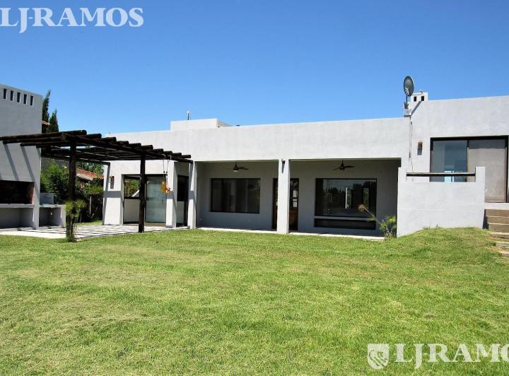Casa · 170m² · 6 Ambientes · 2 Cocheras