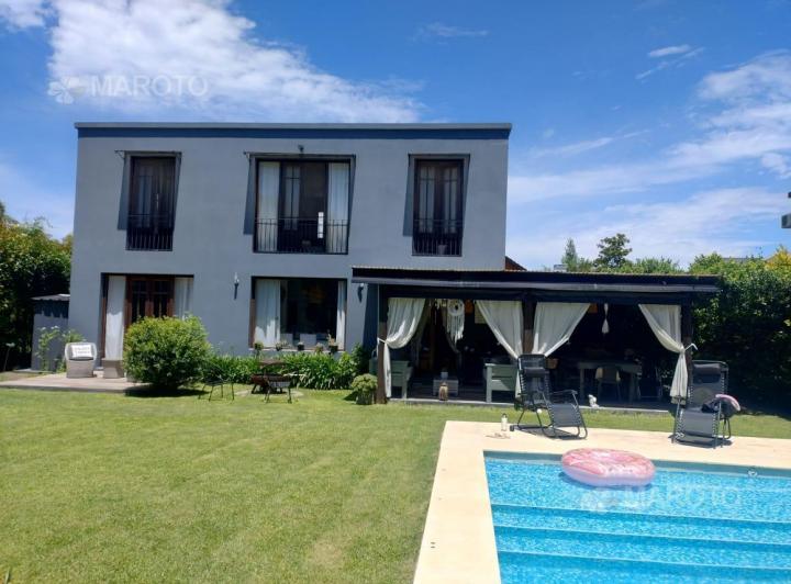 Casa · 157m² · 6 Ambientes · 2 Cocheras