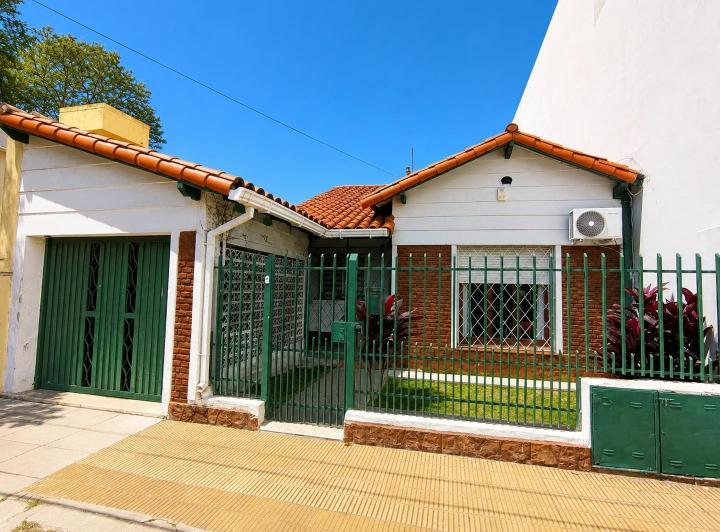 Casa · 180m² · 4 Ambientes · 1 Cochera