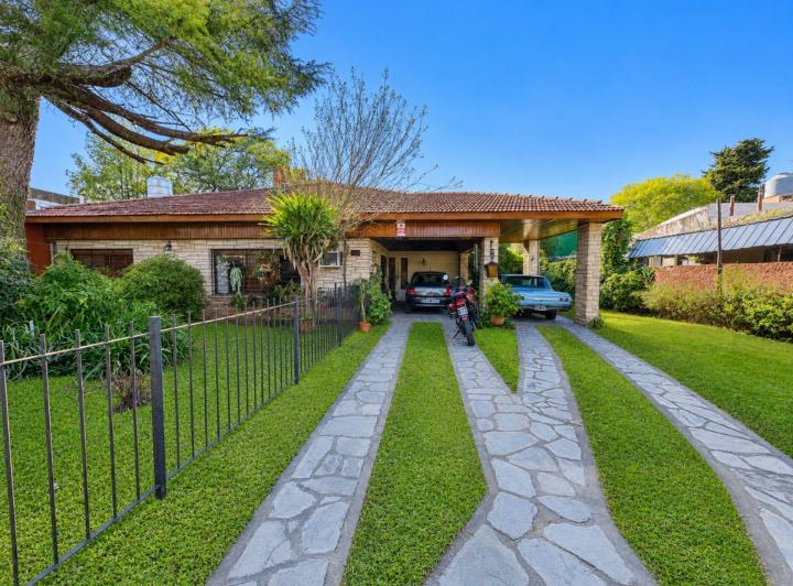 Casa · 128m² · 4 Ambientes · 2 Cocheras