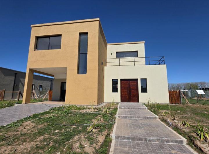 Casa · 185m² · 4 Ambientes · 1 Cochera