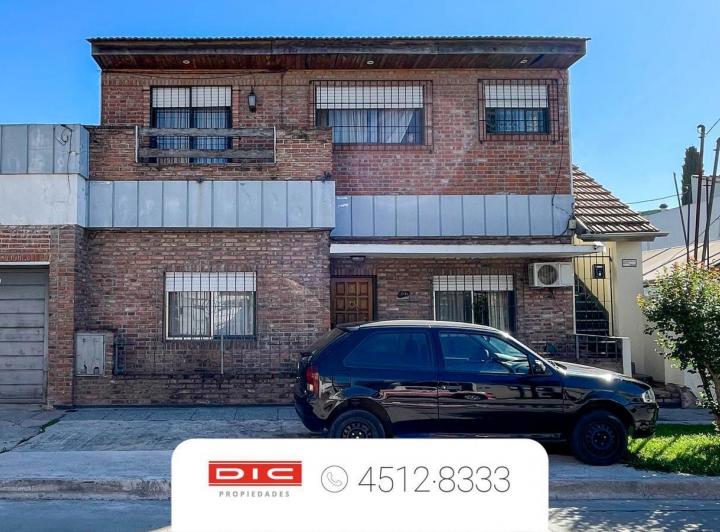 Casa · 160m² · 5 Ambientes · 1 Cochera