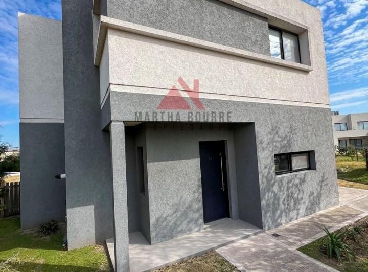 Casa · 160m² · 4 Ambientes · 2 Cocheras