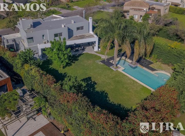 Casa · 227m² · 7 Ambientes