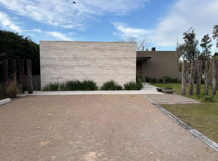 Casa · 217m² · 4 Ambientes · 4 Cocheras