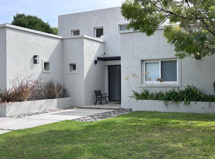 Casa · 170m² · 5 Ambientes · 3 Cocheras