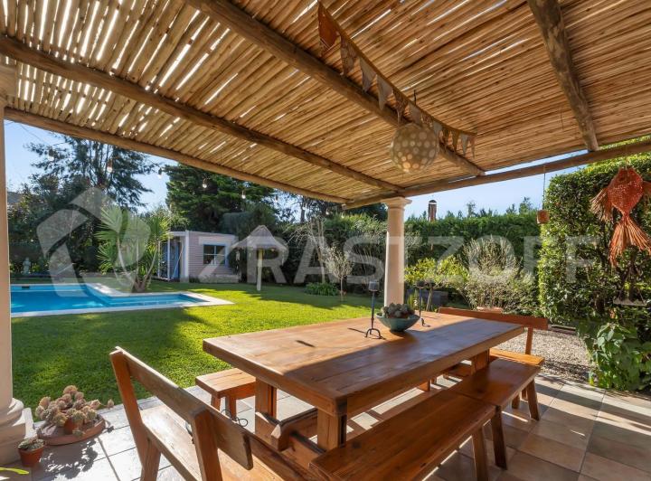 Casa · 172m² · 5 Ambientes · 2 Cocheras