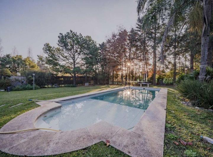 Casa · 260m² · 5 Ambientes · 3 Cocheras