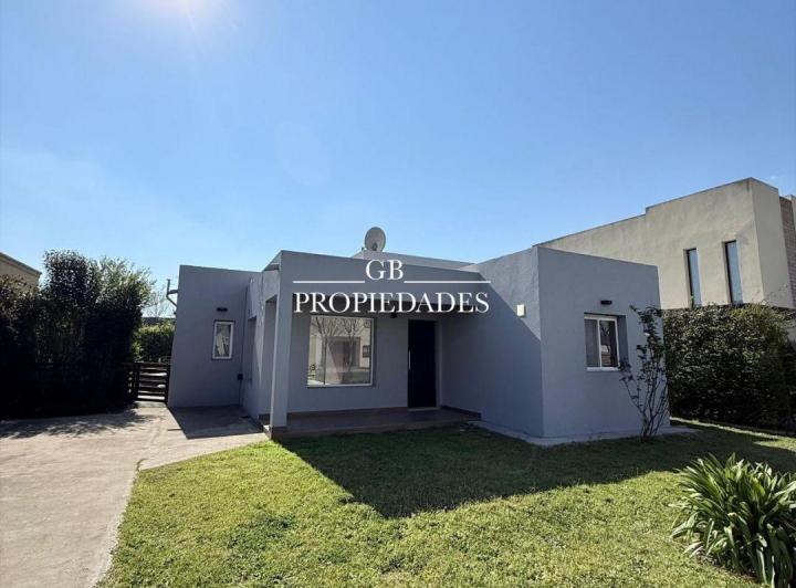 Casa · 106m² · 4 Ambientes · 3 Cocheras