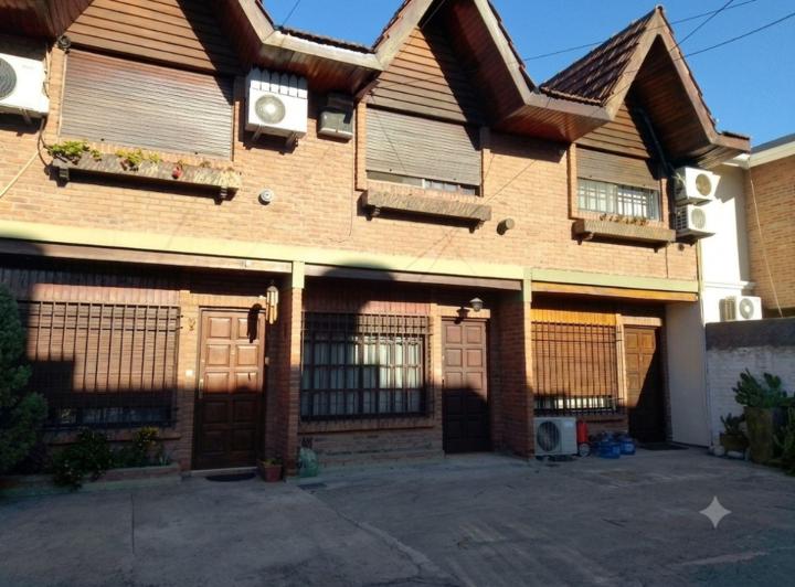 Casa · 72m² · 4 Ambientes · 1 Cochera