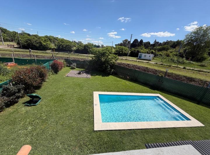 Casa · 200m² · 5 Ambientes · 4 Cocheras