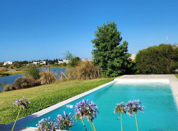Casa · 196m² · 4 Ambientes · 2 Cocheras