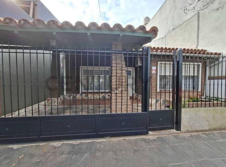 Casa · 140m² · 4 Ambientes · 2 Cocheras