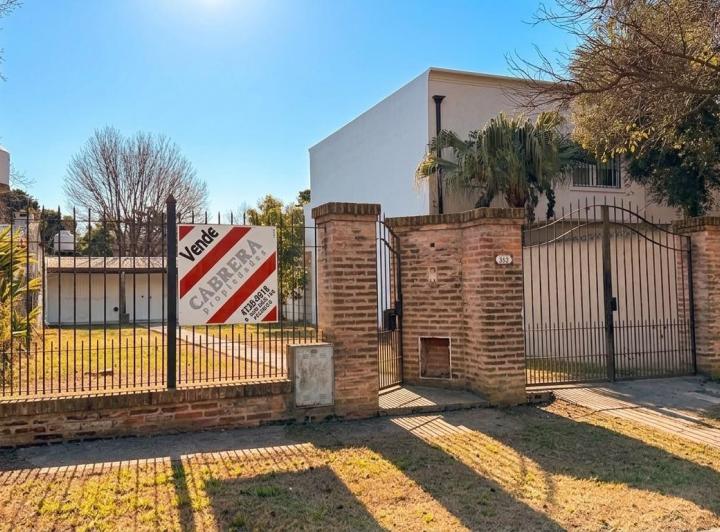 Casa · 80m² · 3 Ambientes · 3 Cocheras