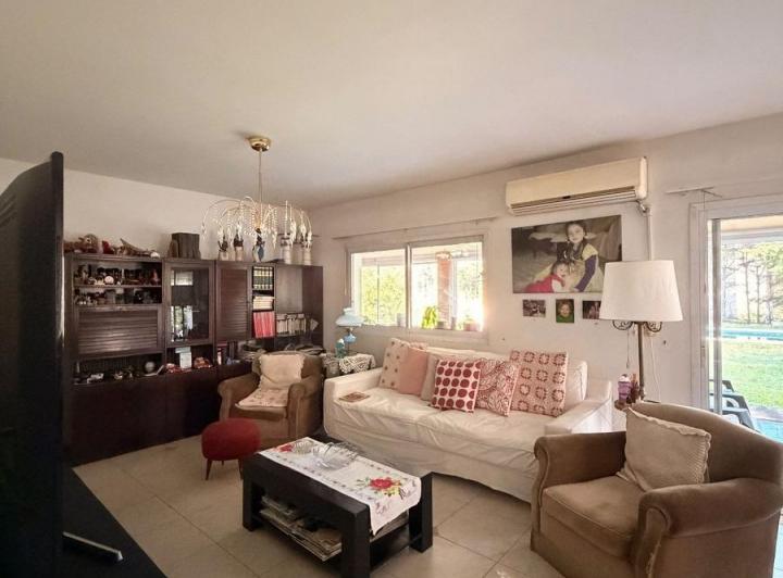 Casa · 250m² · 4 Ambientes · 1 Cochera