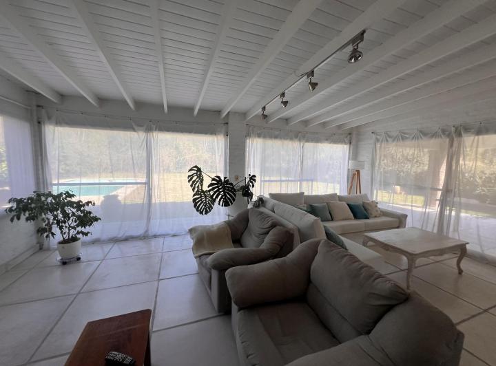Casa · 243m² · 5 Ambientes · 1 Cochera