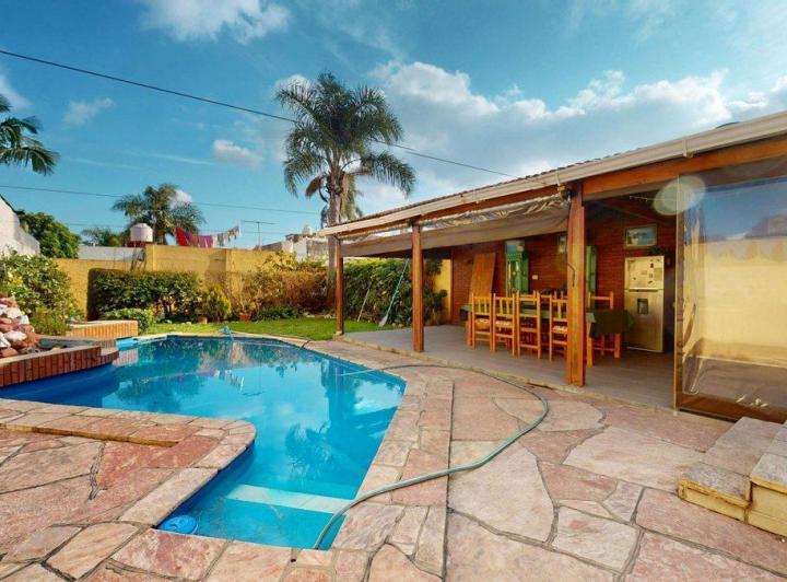Casa · 179m² · 4 Ambientes · 2 Cocheras