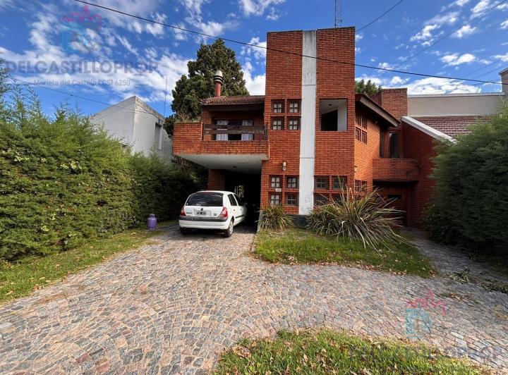 Casa · 111m² · 4 Ambientes · 1 Cochera