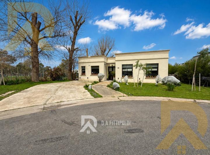 Casa · 165m² · 4 Ambientes · 4 Cocheras