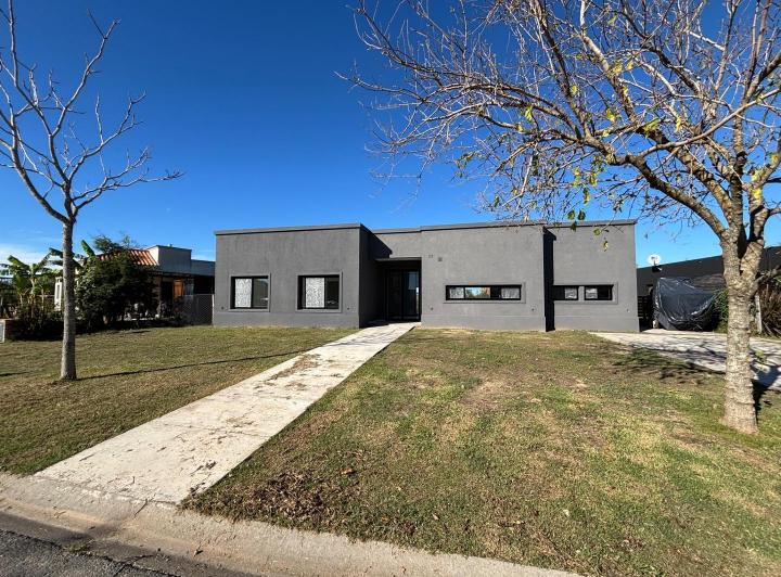Casa · 163m² · 4 Ambientes · 2 Cocheras