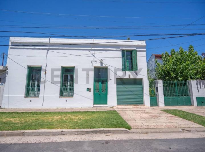 Casa · 282m² · 4 Cocheras