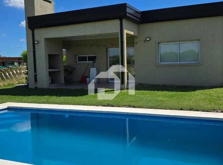Casa · 128m² · 4 Ambientes · 3 Cocheras