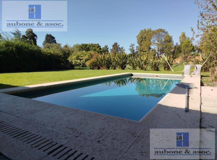 Casa · 180m² · 5 Ambientes · 2 Cocheras