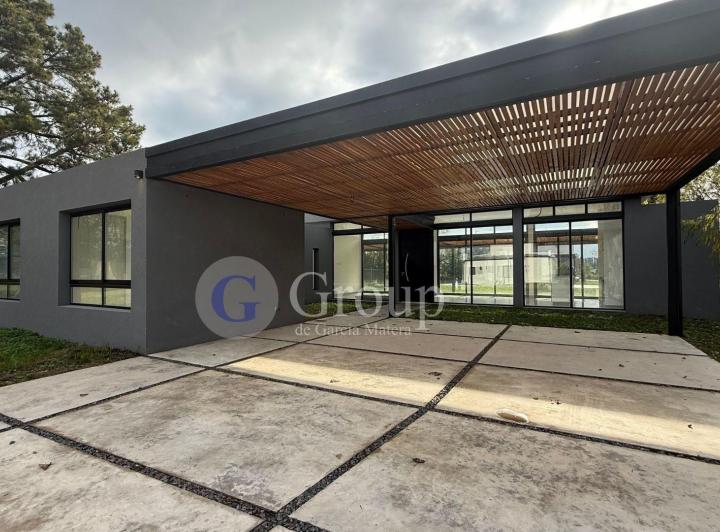 Casa · 123m² · 4 Ambientes · 1 Cochera