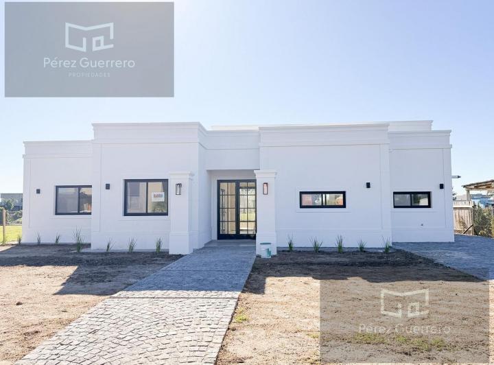 Casa · 184m² · 4 Ambientes · 2 Cocheras